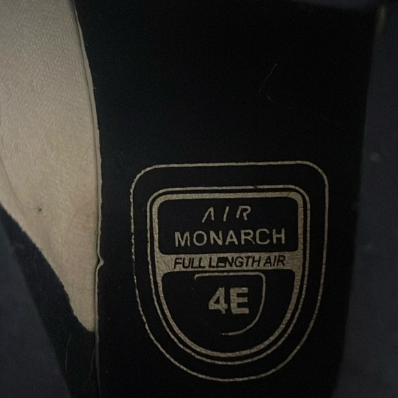 Nike Air Monarch IV Men’s 9.5W 4E white Walking Dad Shoes 416355–102 - Picture 9 of 10